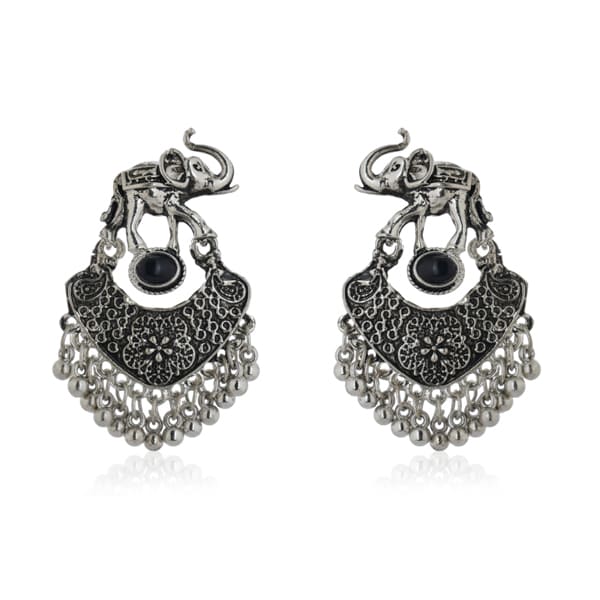 CHARMING OXIDIZED EARRINGS FEATURING AN INTRICATE ELEPHANT DESIGN, COMBINING TRADITIONAL ARTISTRY WITH A UNIQUE TOUCH.