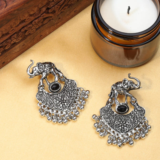 CHARMING OXIDIZED EARRINGS FEATURING AN INTRICATE ELEPHANT DESIGN, COMBINING TRADITIONAL ARTISTRY WITH A UNIQUE TOUCH.