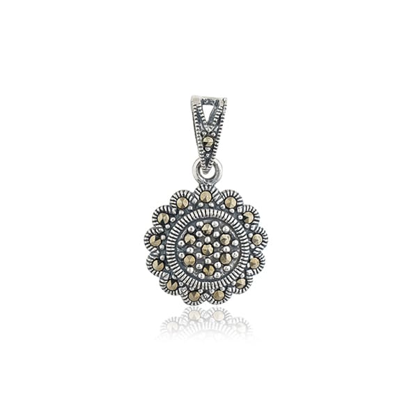 GRACEFUL 925 STERLING SILVER PENDANT SET WITH EARRINGS, FEATURING AN INTRICATE FLORAL DESIGN FOR A TOUCH OF CLASSIC ELEGANCE.