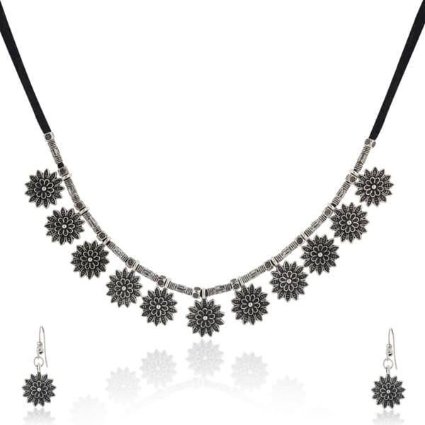 OXIDISED CHOKER SET WITH BEAUTIFUL DESIGN PAIRED WITH MATCHING EARRING