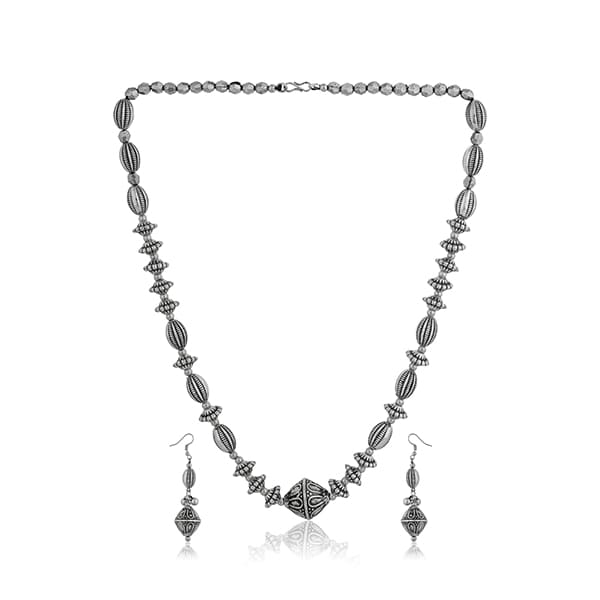 ELEGANT OXIDIZED NECKLACE SET WITH INTRICATE DETAILING, PERFECT FOR ADDING A VINTAGE TOUCH TO ANY OUTFIT.