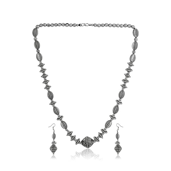 Elegant oxidized short necklace set with fine detailing, adding a timeless vintage touch to festive outfits.
