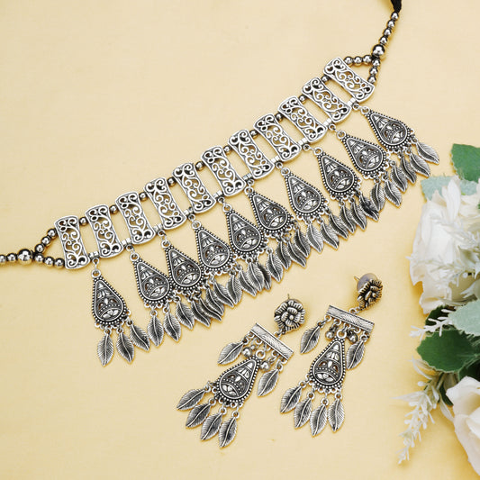 STYLISH OXIDIZED CHOKER SET, COMPLEMENTED BY MATCHING EARRINGS AND A BRACELET.