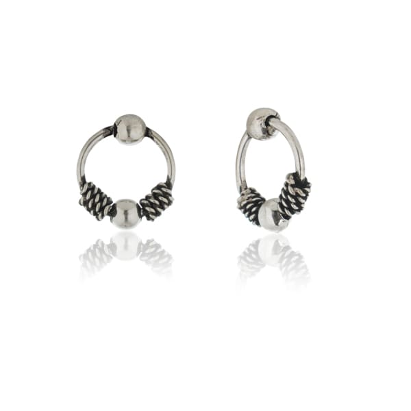 DELICATE SMALL RING DESIGN 925 SILVER EARRINGS THAT OFFER A SUBTLE YET STYLISH TOUCH.