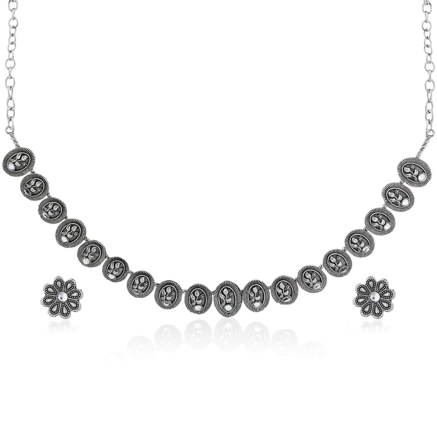 OXIDIZED SHORT NECKLACE SET WITH A CONTEMPORARY DESIGN. THE SET OFFERS A CHIC AND MODERN TOUCH.