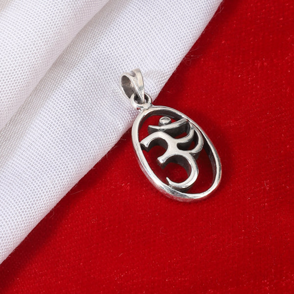 925 silver unisex pendant with an Om design, perfect for casual and spiritual wear.
