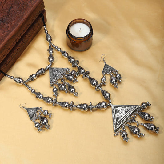 STYLISH OXIDIZED LONG NECKLACE SET WITH INTRICATE DETAILING AND A VINTAGE CHARM.