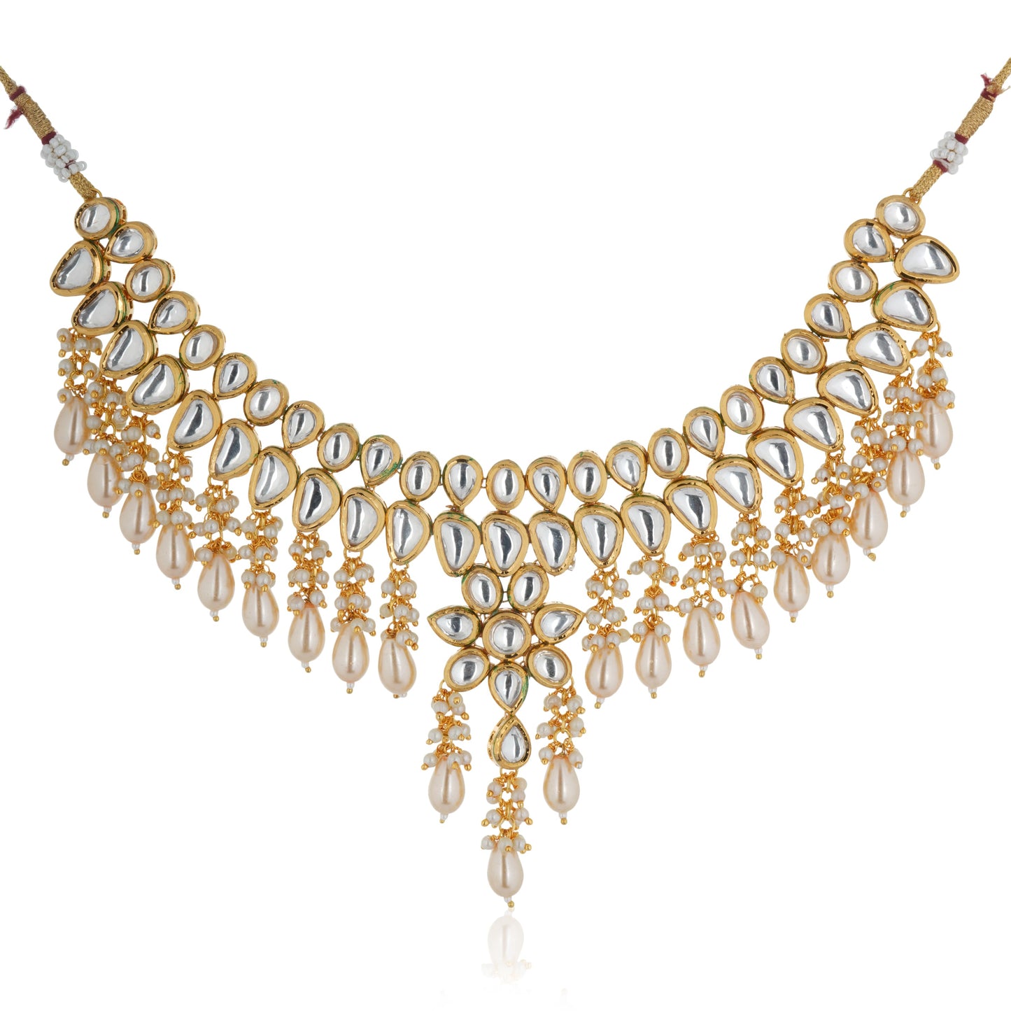 THIS STUNNING KUNDAN NECKLACE SET, FEATURING EXQUISITE CRAFTSMANSHIP AND INTRICATELY EMBEDDED PEARLS.