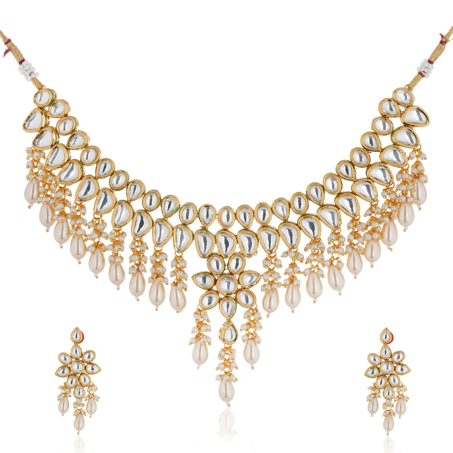 THIS STUNNING KUNDAN NECKLACE SET, FEATURING EXQUISITE CRAFTSMANSHIP AND INTRICATELY EMBEDDED PEARLS.