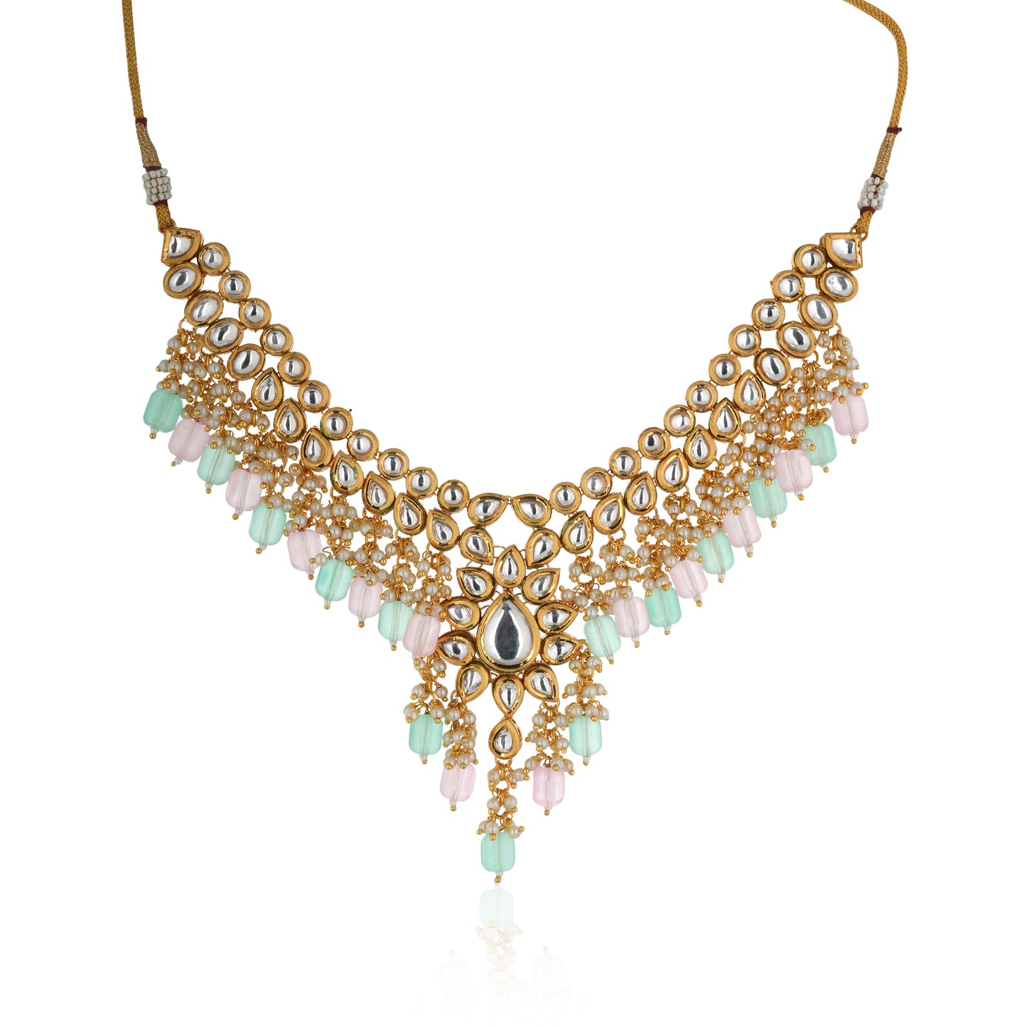 THIS STUNNING KUNDAN NECKLACE SET, FEATURING EXQUISITE CRAFTSMANSHIP AND INTRICATELY EMBEDDED PEARLS.