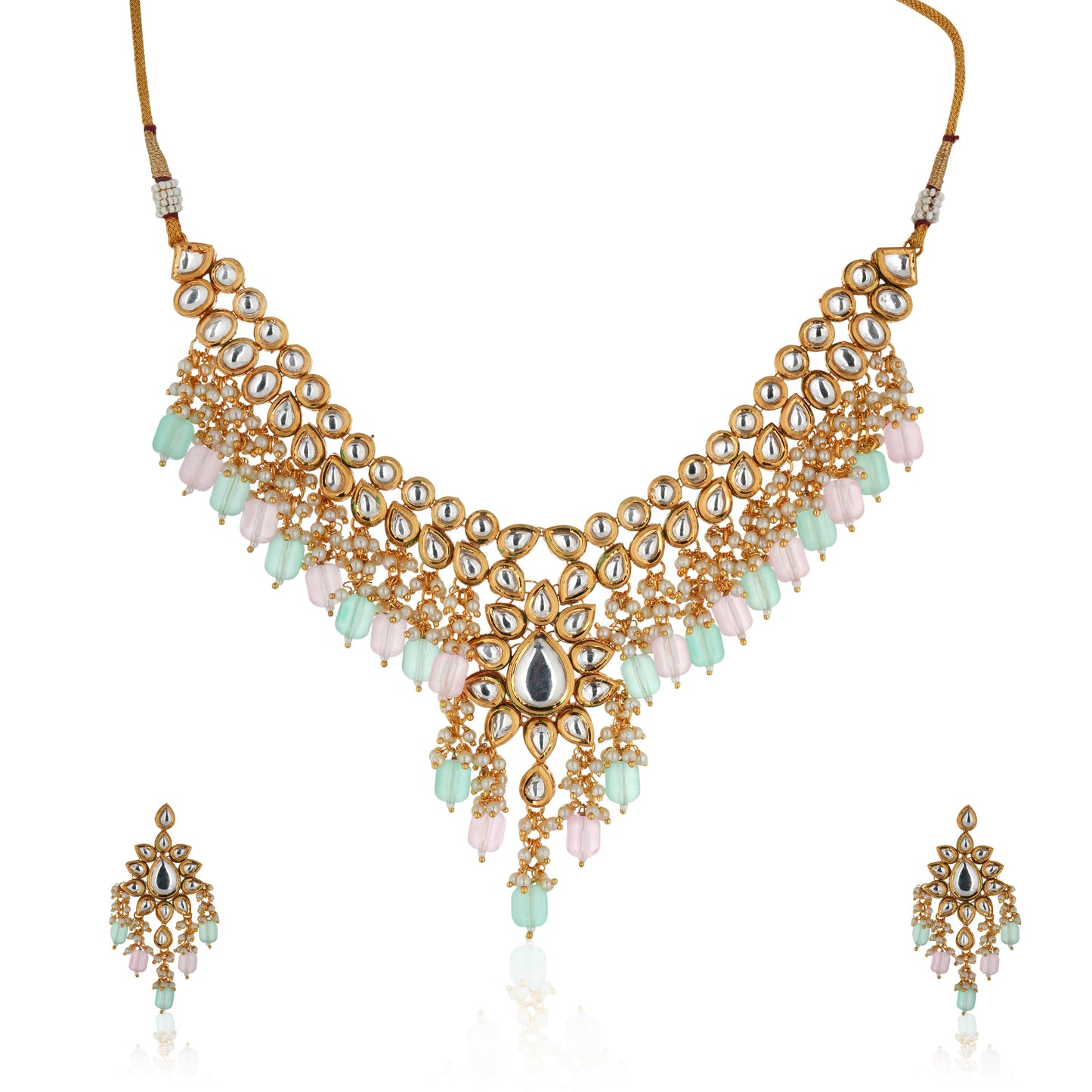 THIS STUNNING KUNDAN NECKLACE SET, FEATURING EXQUISITE CRAFTSMANSHIP AND INTRICATELY EMBEDDED PEARLS.