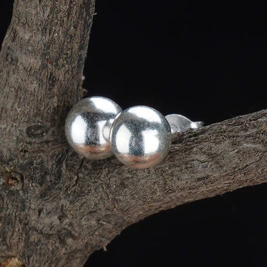 CLASSIC 925 SILVER STUDS, PERFECT FOR EVERYDAY WEAR WITH THEIR TIMELESS AND VERSATILE DESIGN