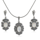 Elegant 925 silver pendant set with lustrous pearls and matching earrings for a sophisticated look.
