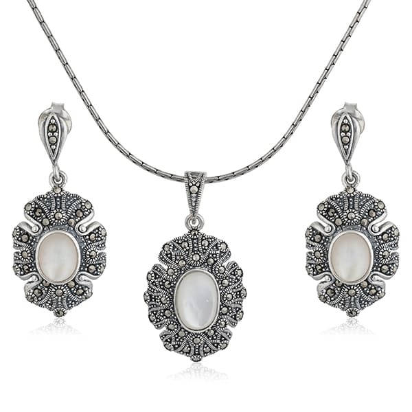 PENDANT SET WITH EARRINGS CRAFTED IN 925 STERLING SILVER AND ADORNED WITH LUSTROUS PEARLS