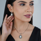 Elegant 925 silver pendant set with lustrous pearls and matching earrings for a sophisticated look.
