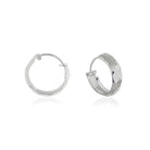 Delicate 925 silver hoop earrings with a small ring design, adding subtle style to any outfit.
