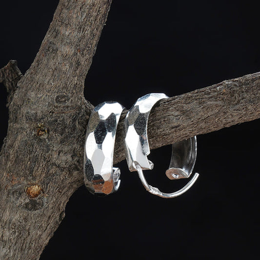 DELICATE SMALL RING DESIGN 925 SILVER EARRINGS THAT OFFER A SUBTLE YET STYLISH TOUCH.