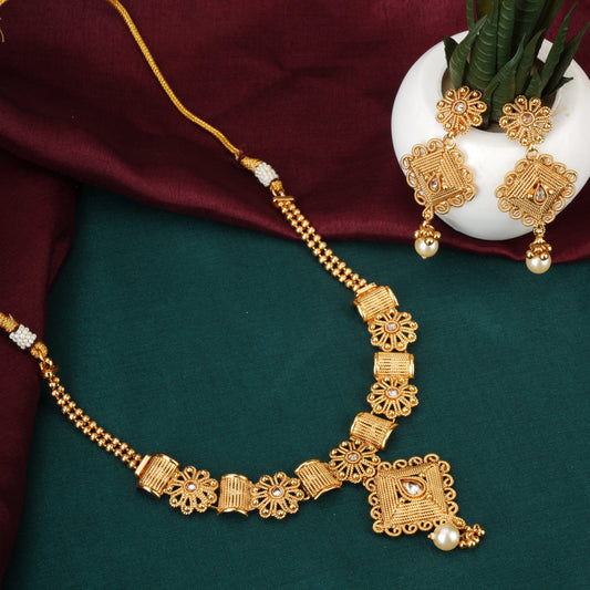 CLASSIC GOLD-TONE NECKLACE SET THAT ADDS A TOUCH OF ELEGANCE TO ANY OUTFIT