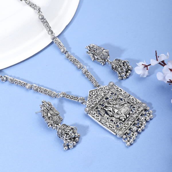 CLASSIC OXIDISED LONG NECKLACE SET THAT ADDS A TOUCH OF ELEGANCE TO ANY OUTFIT