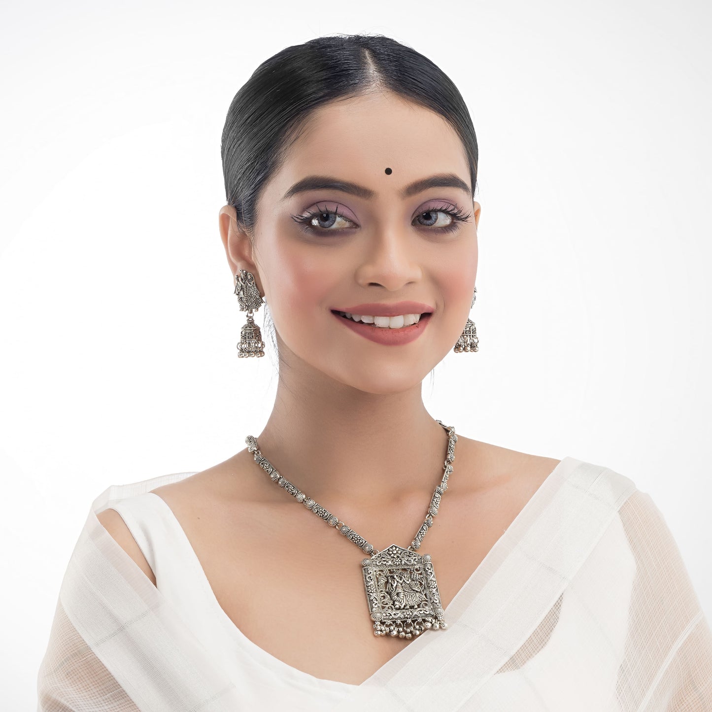 CLASSIC OXIDISED LONG NECKLACE SET THAT ADDS A TOUCH OF ELEGANCE TO ANY OUTFIT