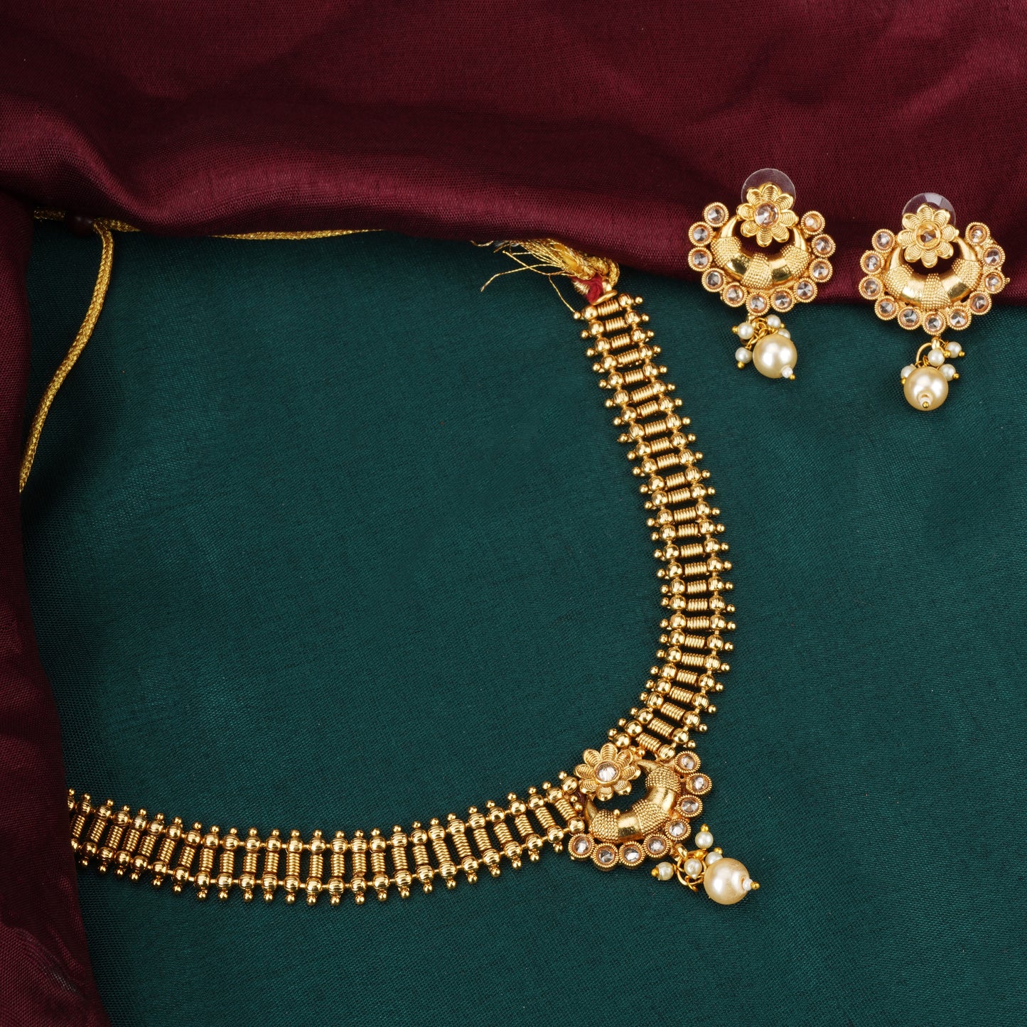 CLASSIC GOLD-TONE NECKLACE SET THAT ADDS A TOUCH OF ELEGANCE TO ANY OUTFIT