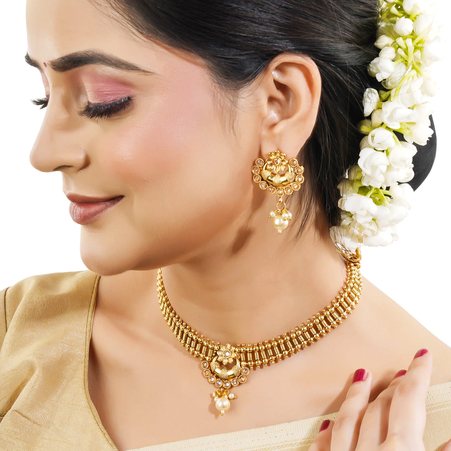 CLASSIC GOLD-TONE NECKLACE SET THAT ADDS A TOUCH OF ELEGANCE TO ANY OUTFIT