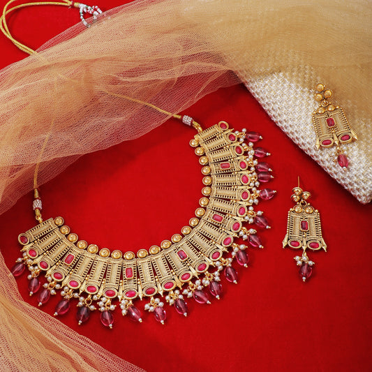 THIS GOLDTONE NECKLACE SET FOR FESTIVE WEAR INCLUDES A NECKLACE AND MATCHING EARRINGS WITH A RICH GOLDEN FINISH.