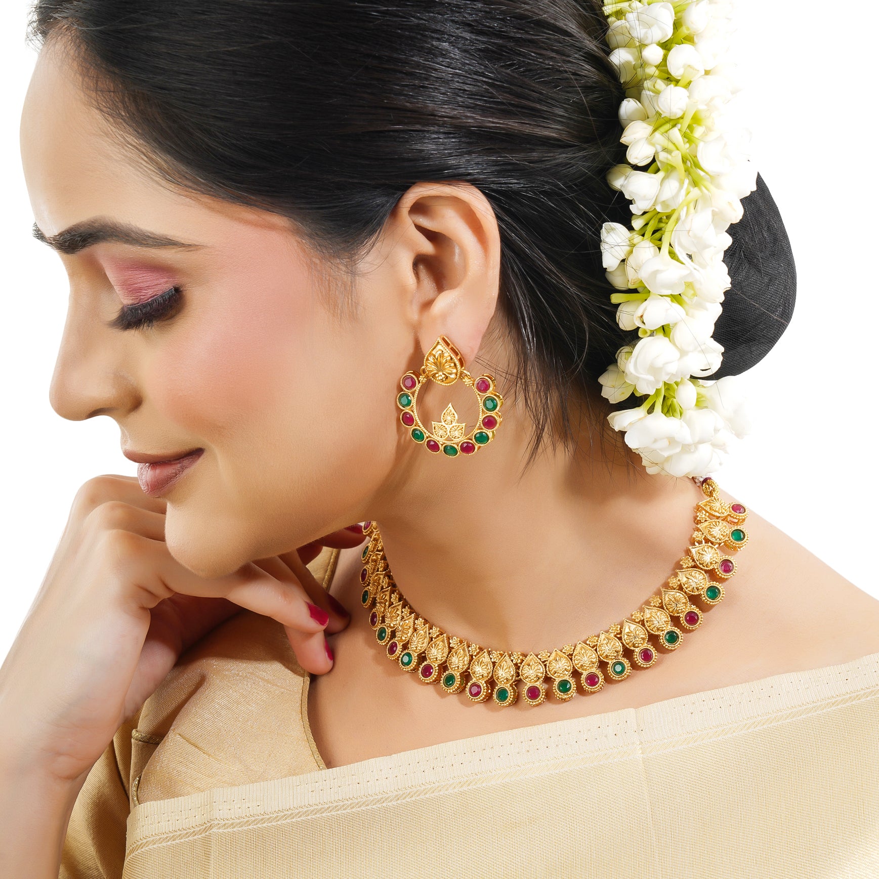 Dazzling gold-tone choker set with a rich finish, ideal for adding elegance to any festive look
