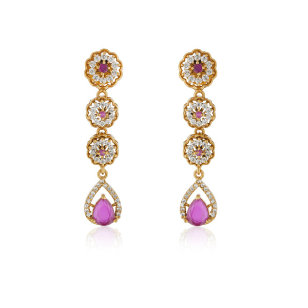 "Elegant gold-tone short necklace set with pink and white zircon stones for a sophisticated touch."
