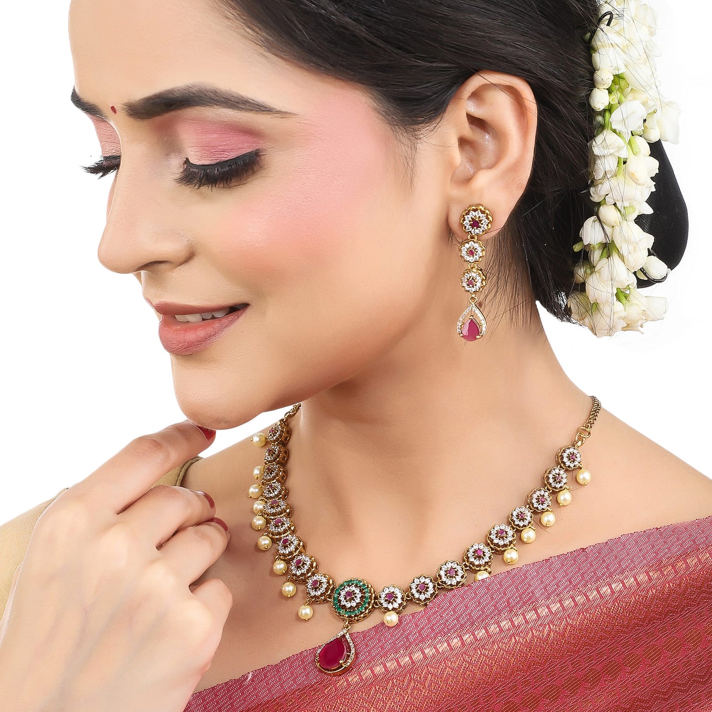 ELEGANT NECKLACE SET STUDDED WITH PINK AND WHITE -COLORED ZIRCON STONES, OFFERING A SOPHISTICATED AND VIBRANT TOUCH