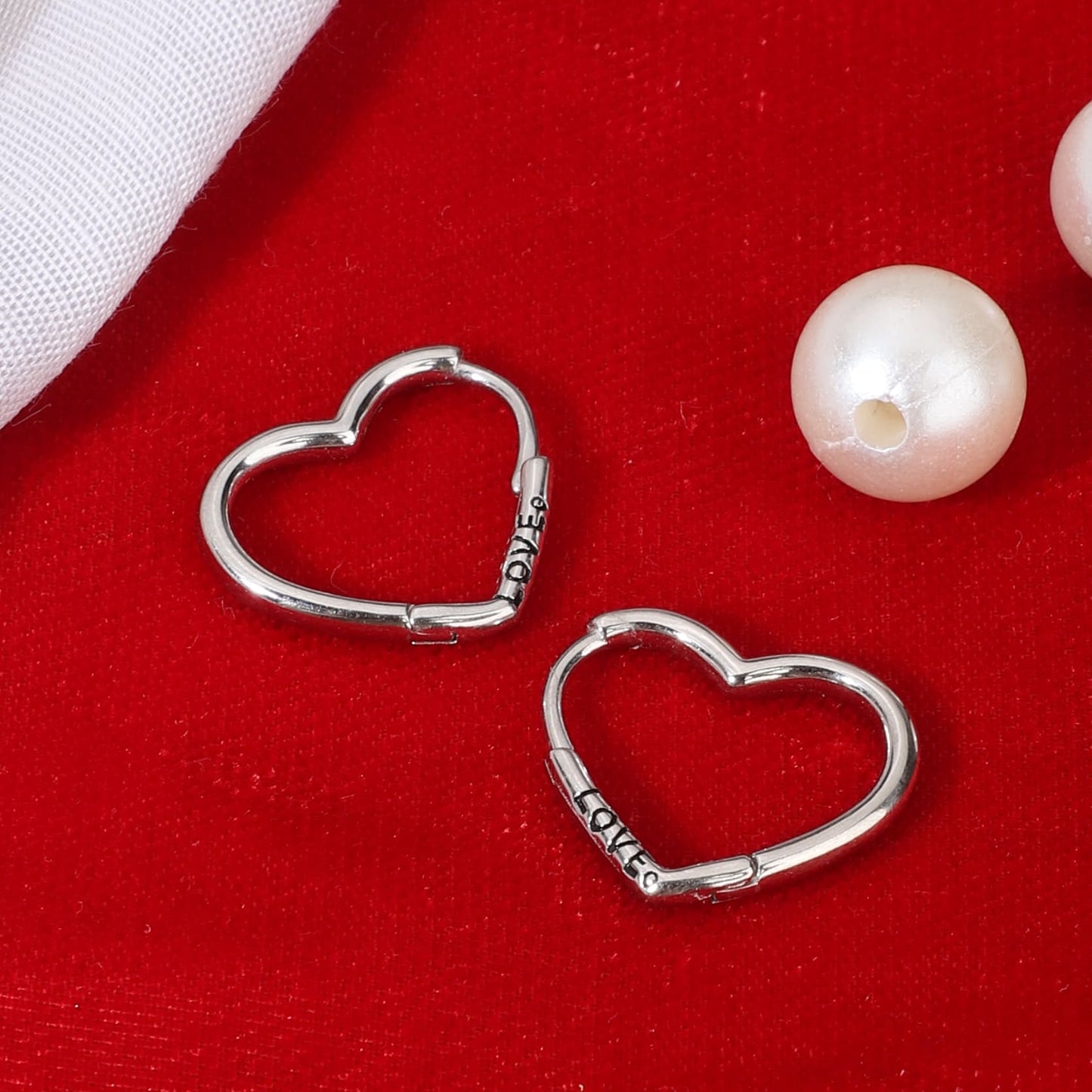 CHARMING 925 SILVER HEART-SHAPED EARRINGS, PERFECT FOR ADDING A TOUCH OF LOVE AND ELEGANCE TO YOUR LOOK