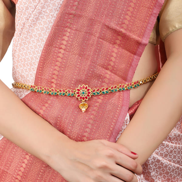 GOLDTONE KAMARBANDH IS A TRADITIONAL WAIST CHAIN FEATURING A GOLDEN FINISH.