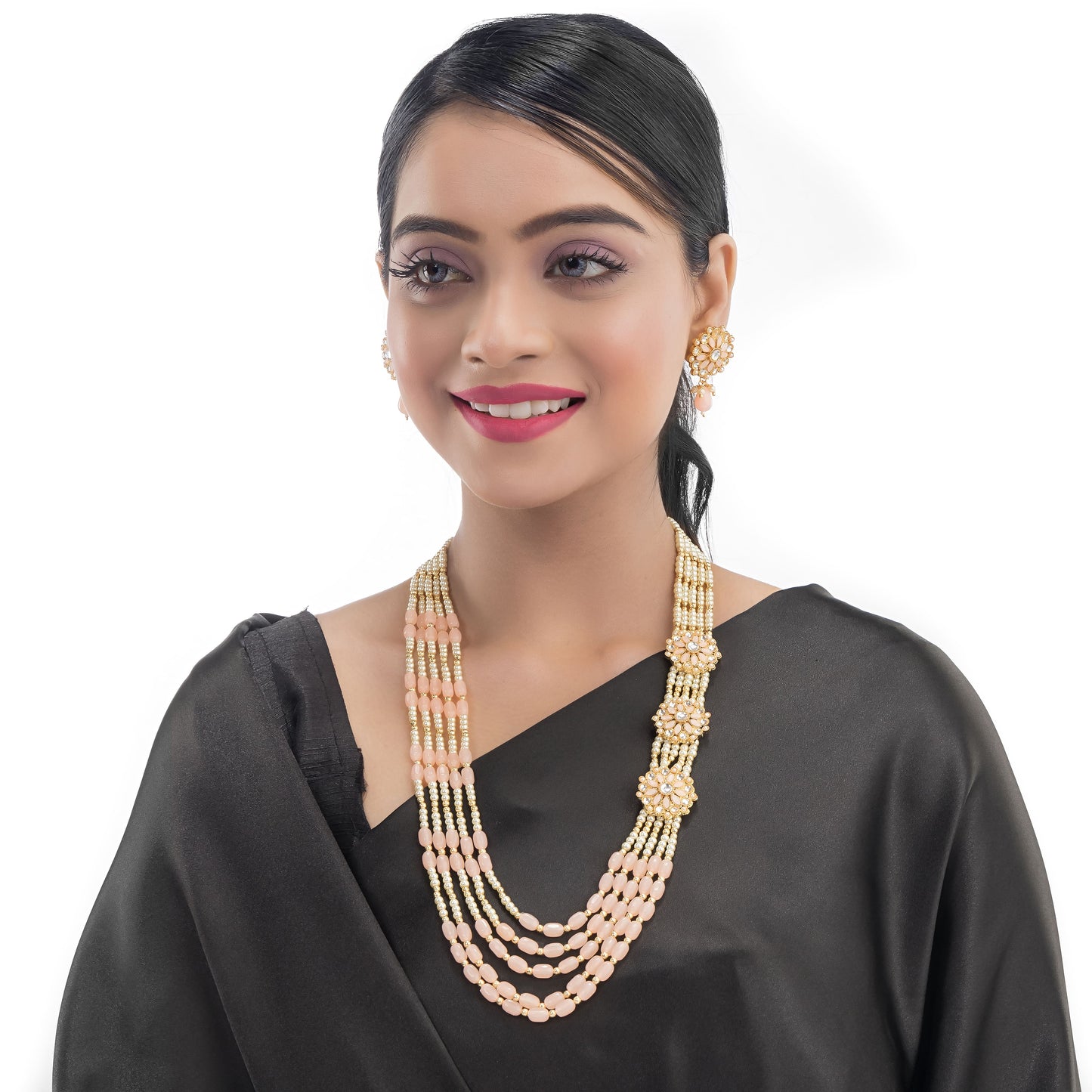 GRACEFUL LONG NECKLACE SET STUDDED WITH PEARLS, OFFERING A CLASSIC AND ELEGANT TOUCH.