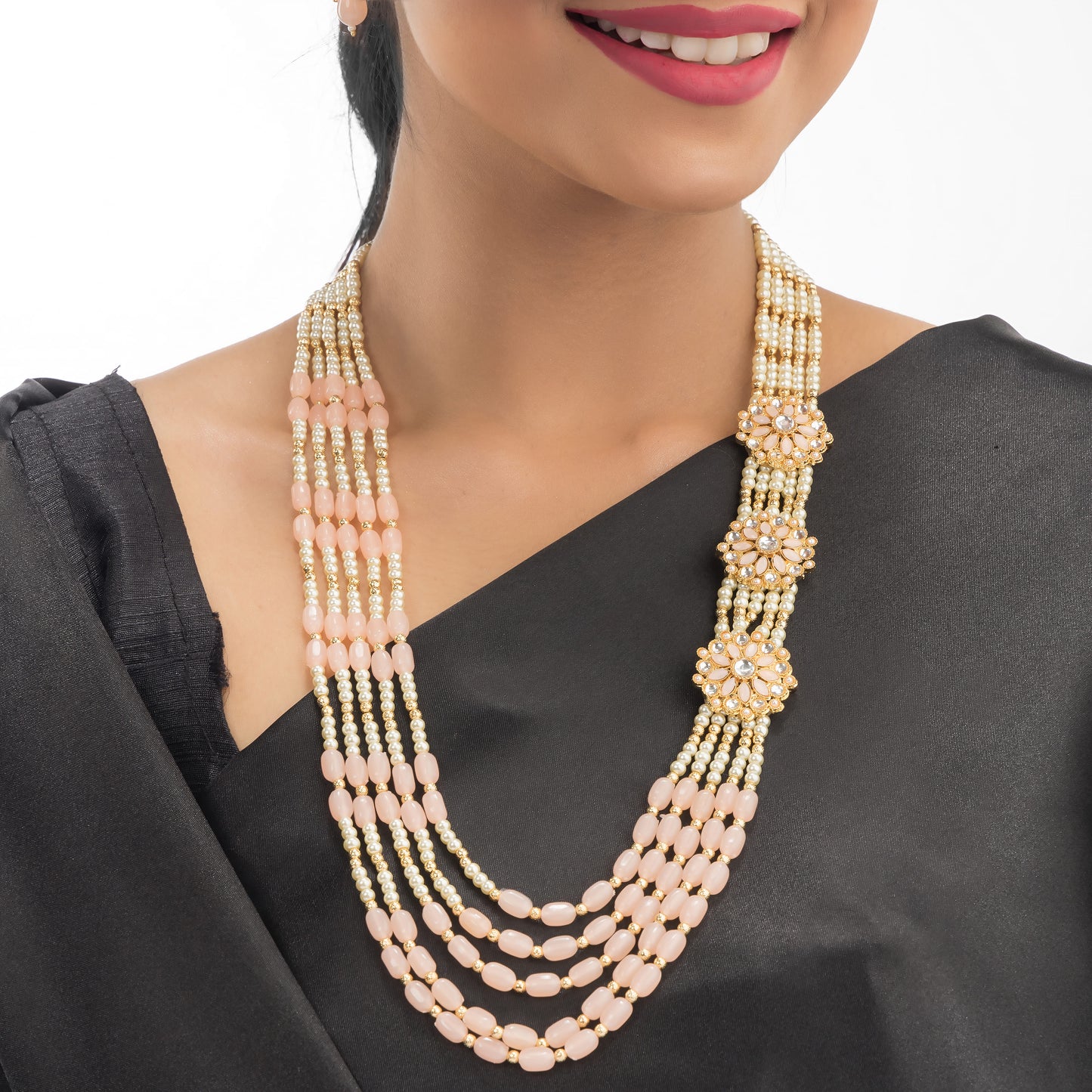 GRACEFUL LONG NECKLACE SET STUDDED WITH PEARLS, OFFERING A CLASSIC AND ELEGANT TOUCH.