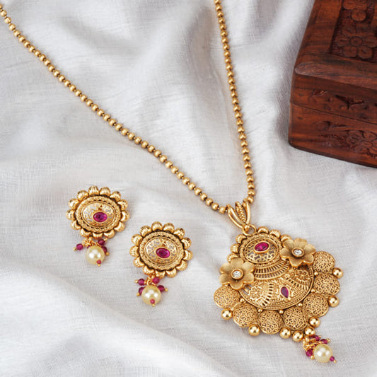 VIBRANT GOLD-TONE LONG NECKLACE SET WITH RED STONES