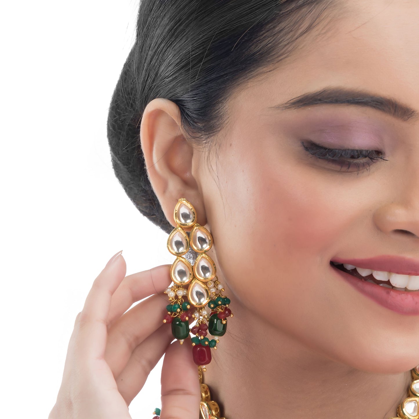 ELEGANT DOUBLE-LAYER KUNDAN NECKLACE SET STUDDED WITH MULTICOLORED PEARLS, OFFERING A VIBRANT AND SOPHISTICATED LOOK."