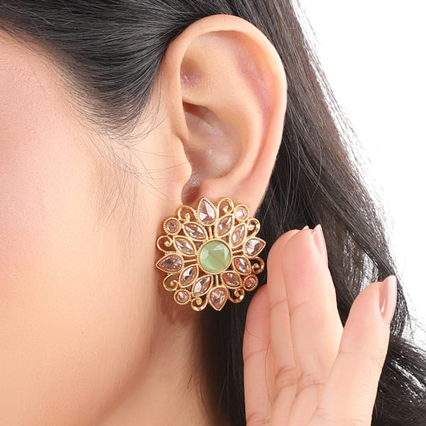 KUNDAN-STUDDED EARRINGS FEATURE INTRICATE DESIGNS WITH TRADITIONAL KUNDAN STONES