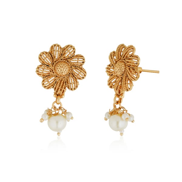 FLORAL DESIGN GOLDTONE EARRINGS FEATURE A GOLDEN FINISH WITH INTRICATE FLORAL PATTERNS.