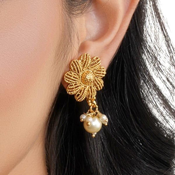 FLORAL DESIGN GOLDTONE EARRINGS FEATURE A GOLDEN FINISH WITH INTRICATE FLORAL PATTERNS.