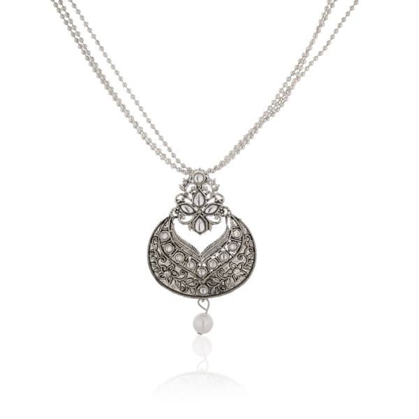 ELEGANT OXIDIZED NECKLACE SET WITH INTRICATE DETAILING, ADDING A VINTAGE CHARM TO ANY OUTFIT.