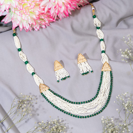 LONG NECKLACE SET ADORNED WITH ALTERTING WHITE AND GREEN PEARLS