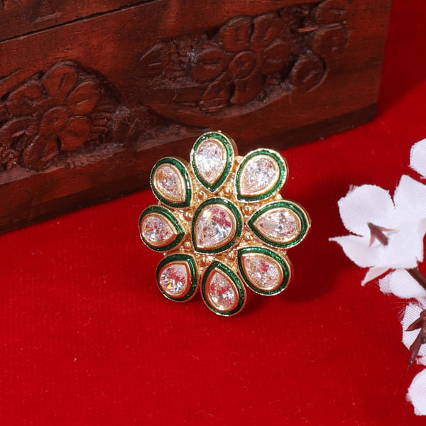 KUNDAN-STUDDED FINGER RING WITH GREEN -COLORED LINNING