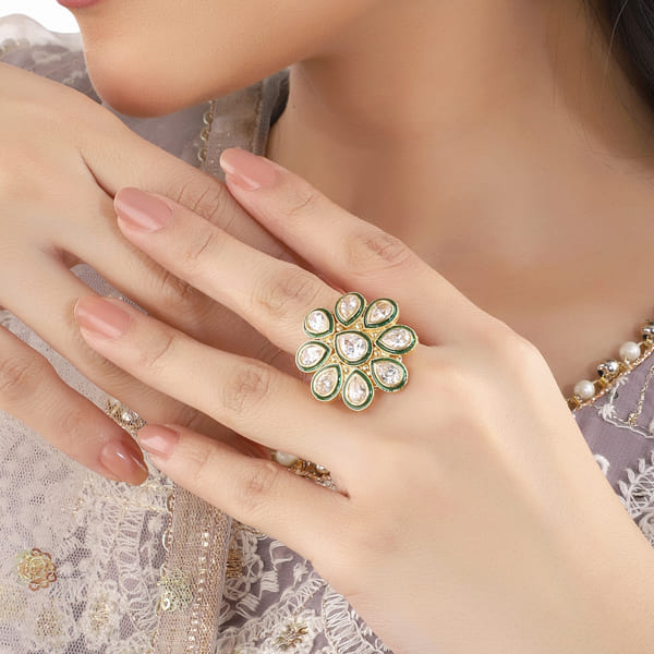 KUNDAN-STUDDED FINGER RING WITH GREEN -COLORED LINNING