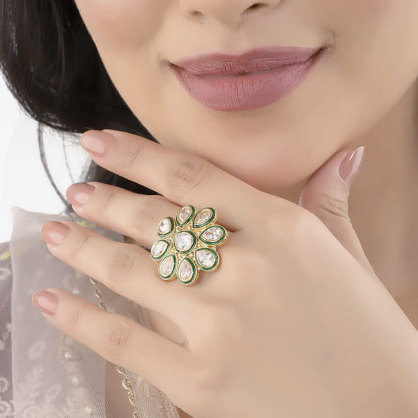 KUNDAN-STUDDED FINGER RING WITH GREEN -COLORED LINNING