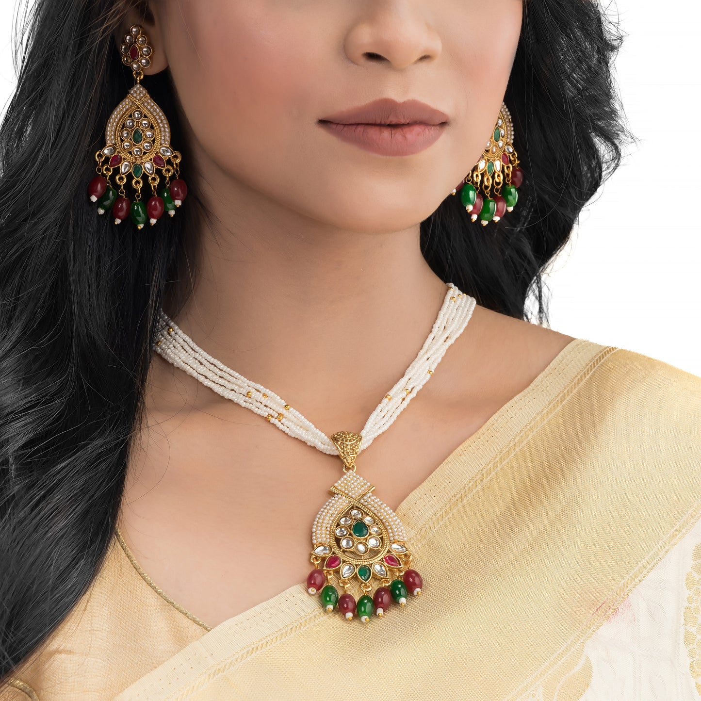 GOLD-TONE  NECKLACE SET ADORNED WITH SMALL WHITE PEARLS, ADDING A TOUCH OF CLASSIC ELEGANCE