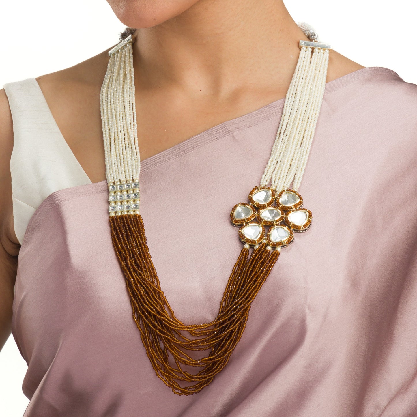 A MAHARANI-STYLE BROWN  AND WHITE PEARL NECKLACE EXUDES REGAL ELEGANCE.