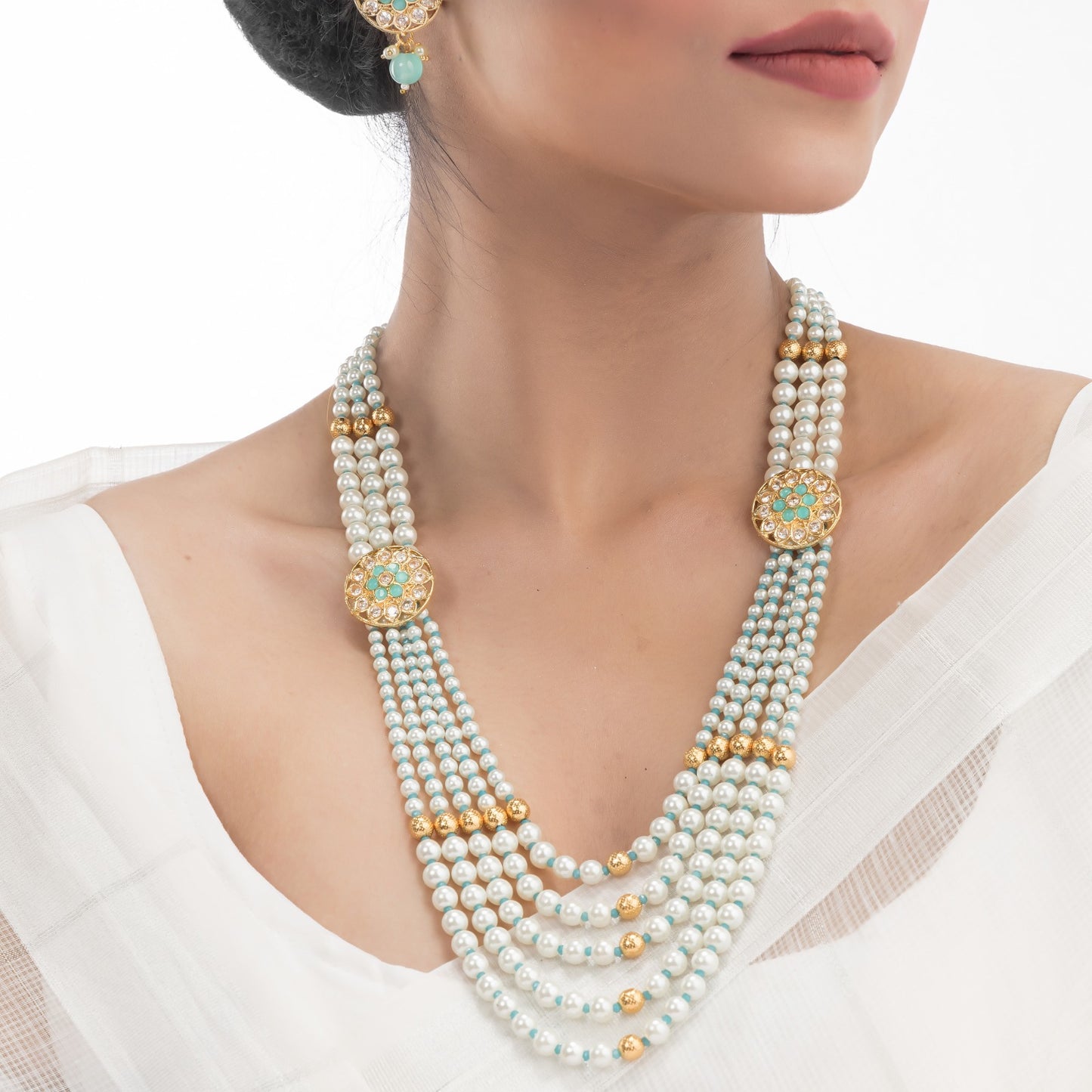 GRACEFUL LONG NECKLACE SET STUDDED WITH PEARLS AND KUNDAN STONES.