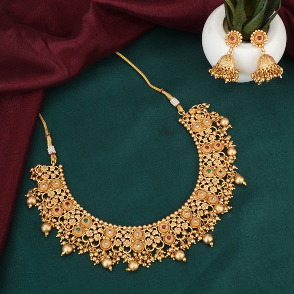 GOLDTONE CHOKER SET FEATURES A CHOKER NECKLACE WITH A RICH GOLDEN FINISH,