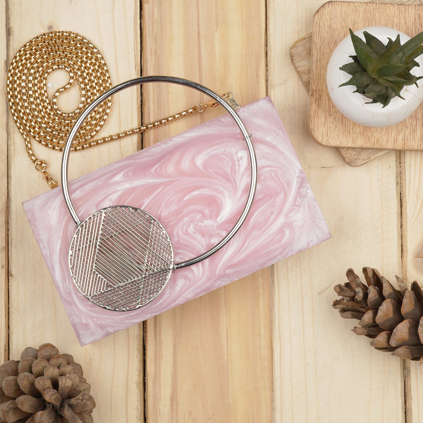 ELEVATE YOUR ENSEMBLE WITH THIS STUNNING PINK RESIN CLUTCH, FEATURING AN EXQUISITE HANDLE THAT ADDS A TOUCH OF ELEGANCE.