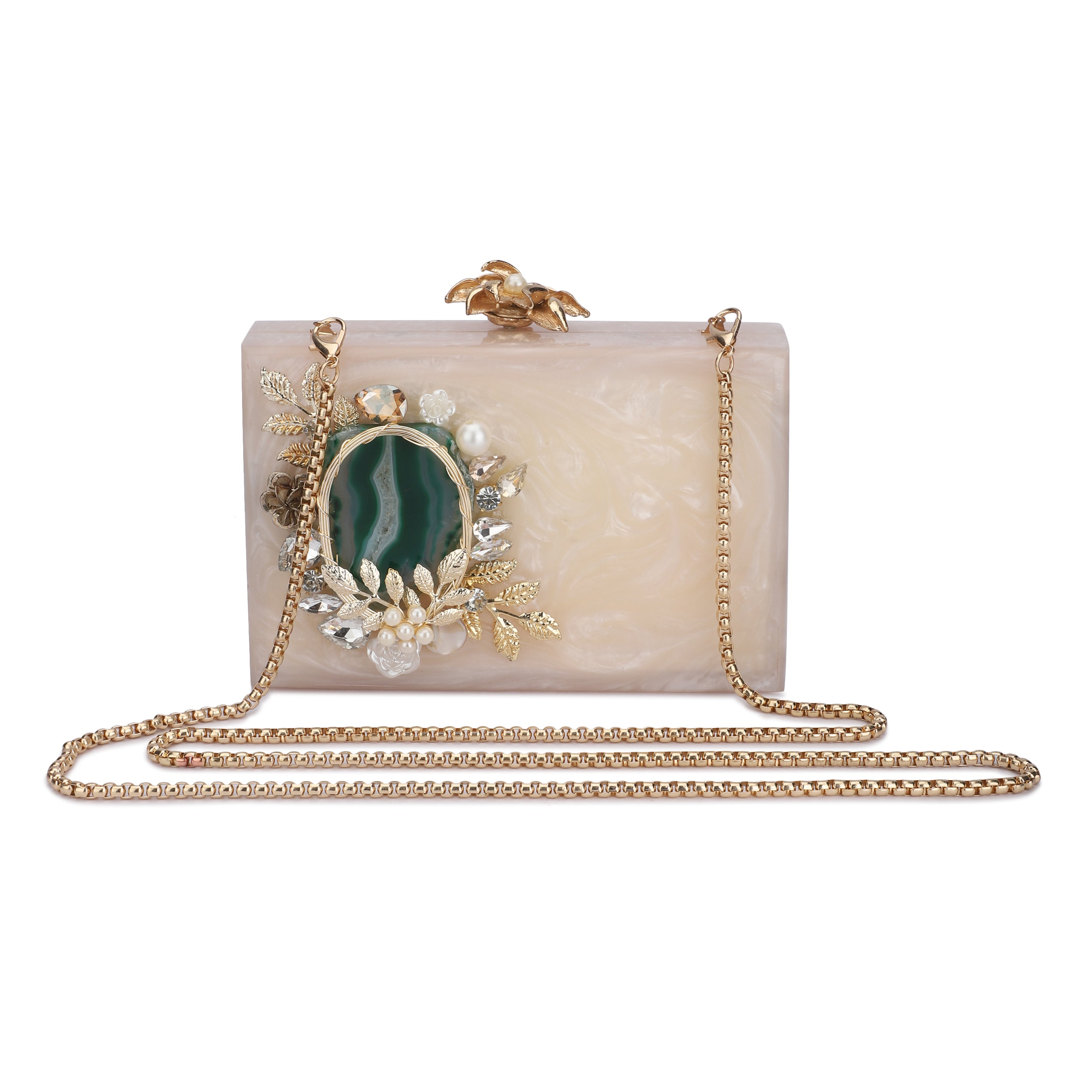 Resin clutch with captivating green agate stone, paired with a stylish sling chain for elegance.
